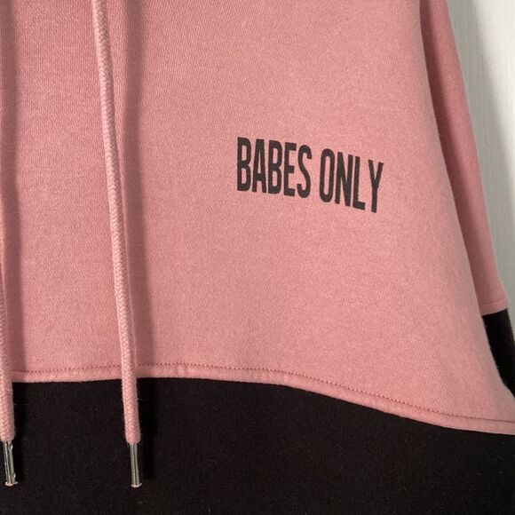 Babes Only hoodie​ - Picture 2 of 3